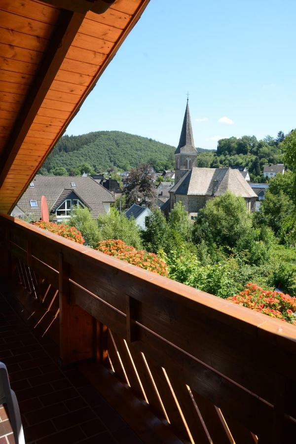 Ferienwohnung Burgblick Bilstein Esterno foto